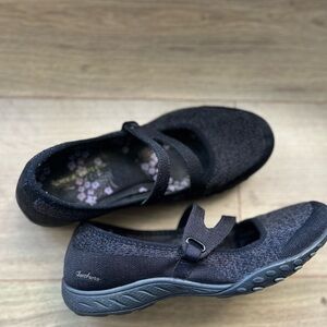 Skechers Black Women's Flats size 7
